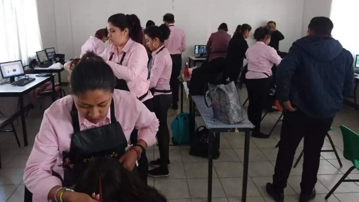 16 Invitan a curso de corte de cabello y peinado